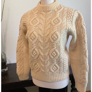 Womens Vintage 100% pure wool cable knit sweater. Ivory. Size M